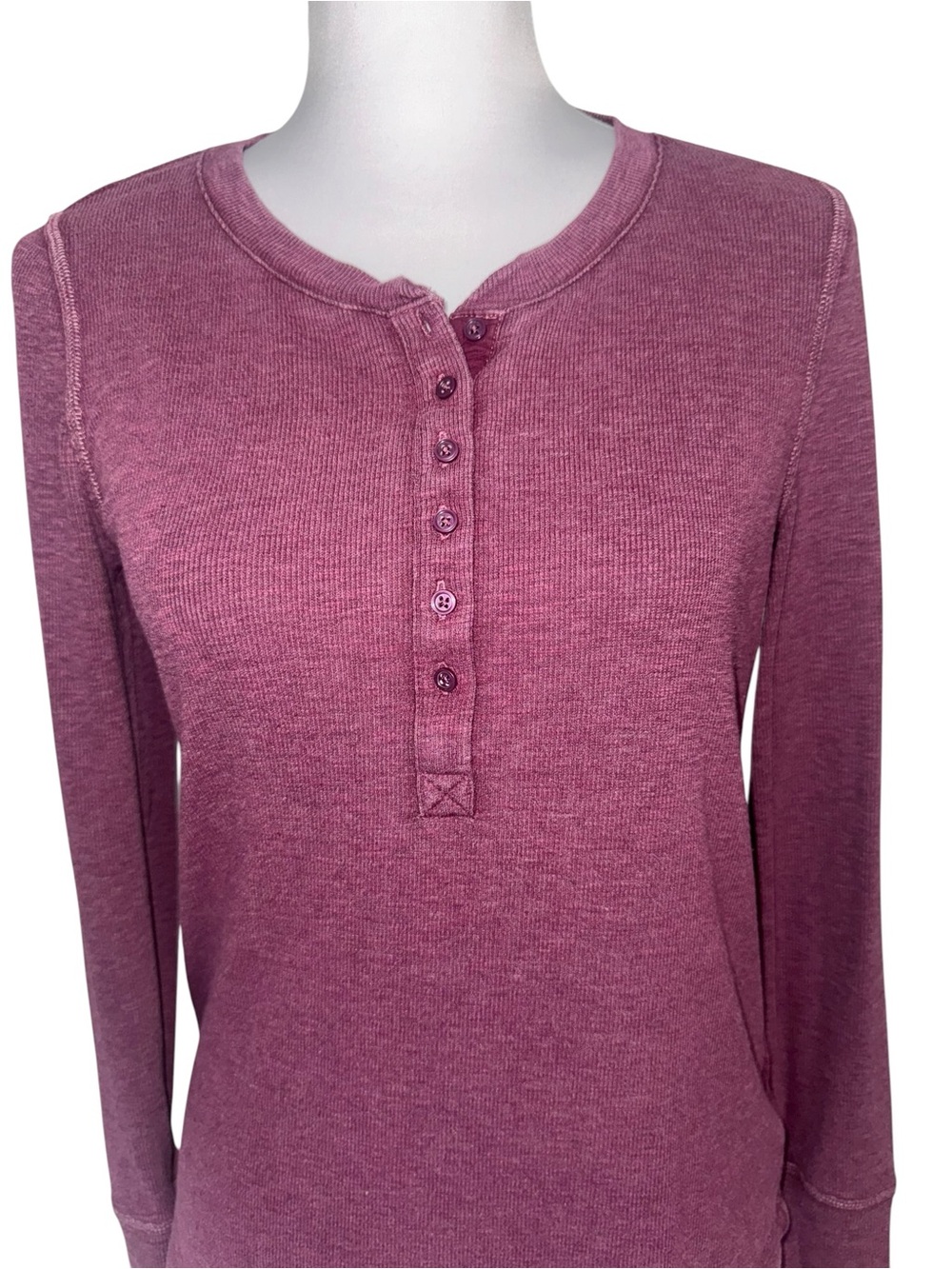 Gap Women’s Small Plum Ribbed Henley Long Sleeve Stretch Knit Top Shirt Y2K - Picture 4 of 10